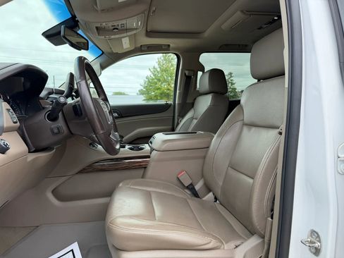 Used 2019 GMC Yukon XL SLT w/ Open Road Package image 9