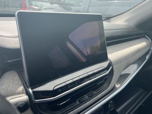 Used 2022 Jeep Compass Latitude w/ Sun and Sound Group image 15