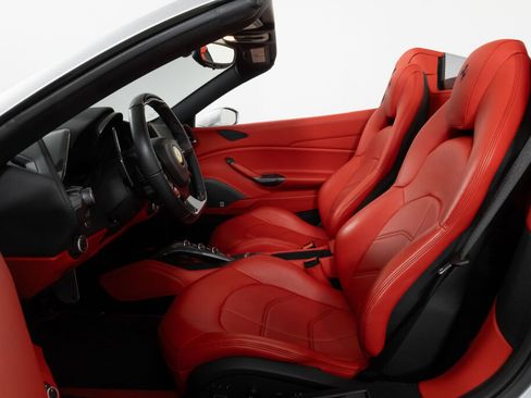 Used 2018 Ferrari 488 Spider image 32
