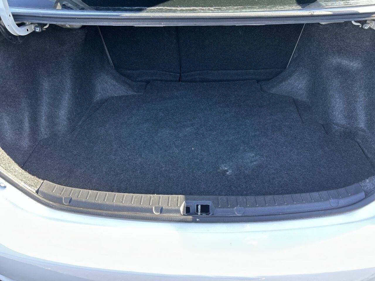 Used 2013 Toyota Corolla LE FWD image 18