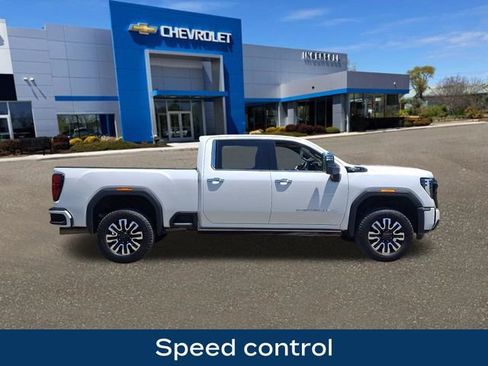 Used 2025 GMC Sierra 2500 Denali Ultimate w/ Snow Plow Prep/Camper Package AWD/4WD image 28