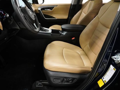 Used 2025 Toyota RAV4 XLE Premium image 11