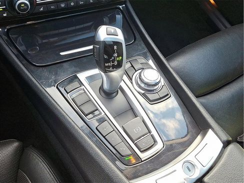 Used 2012 BMW 550i Gran Turismo xDrive image 13