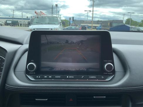 Used 2025 Nissan Rogue SV AWD/4WD image 32