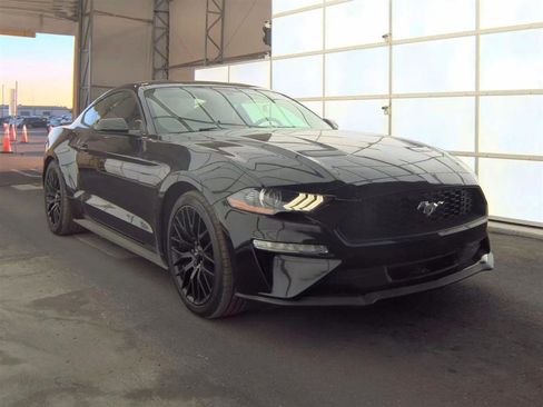 Used 2018 Ford Mustang Coupe image 3