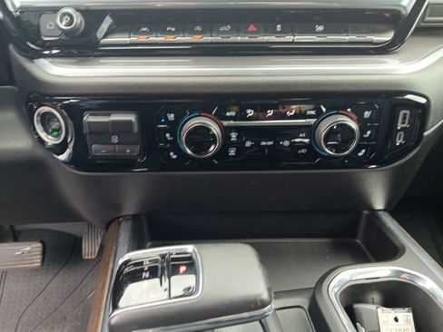 Used 2023 Chevrolet Silverado 1500 High Country w/ Technology Package AWD/4WD image 20