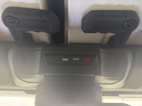 Used 2025 Jeep Gladiator Mojave w/ Convenience Group image 14