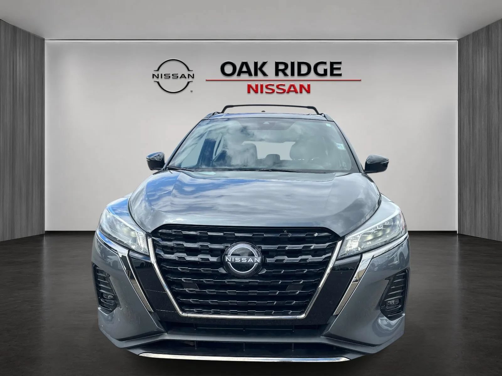 Used 2023 Nissan Kicks SR w/ Exterior Package FWD image 8