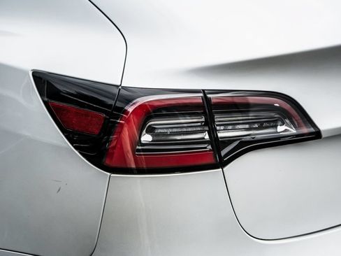 Used 2020 Tesla Model 3 Standard Range Plus RWD image 8