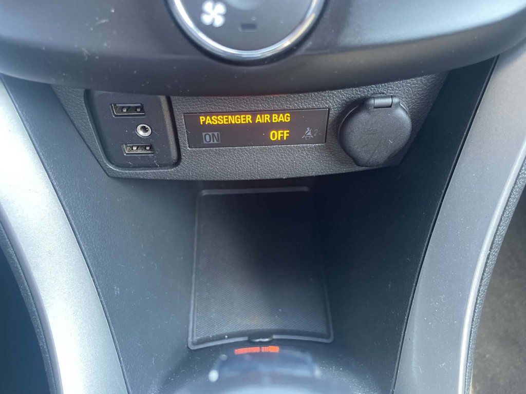 Used 2021 Chevrolet Trax LT w/ Sport Edition FWD image 19