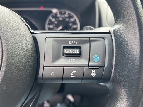 Used 2023 Nissan Rogue SV AWD/4WD image 12