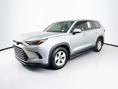 Used 2025 Toyota Grand Highlander AWD image 3