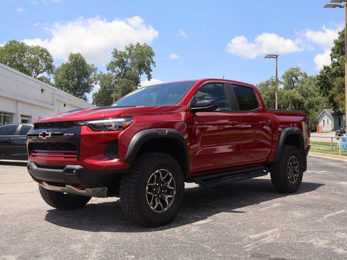 Used 2024 Chevrolet Colorado ZR2 w/ Technology Package AWD/4WD image 4