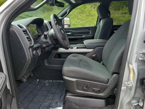 New 2026 RAM 2500 Big Horn AWD/4WD image 28