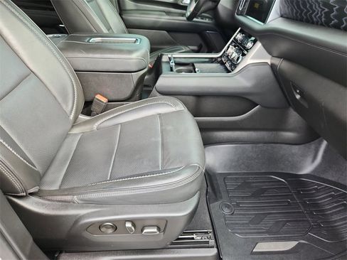 Used 2022 GMC Yukon XL Denali w/ Denali Ultimate Package image 16