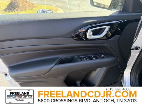 New 2026 Jeep Compass Latitude AWD/4WD image 18