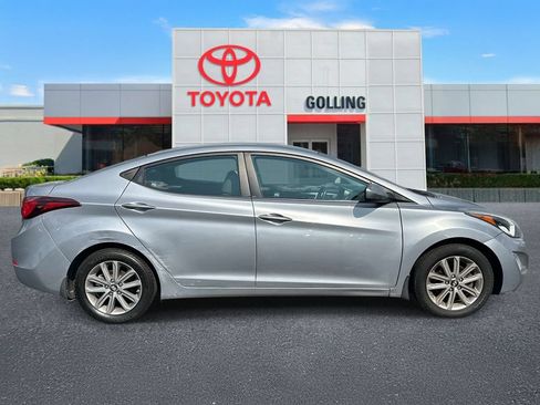 Used 2015 Hyundai Elantra SE w/ Option Group 02 FWD image 6