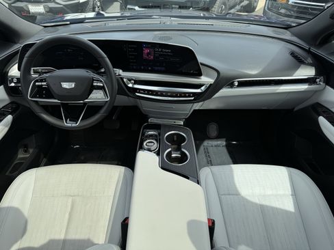 Used 2024 Cadillac Lyriq Luxury AWD/4WD image 32