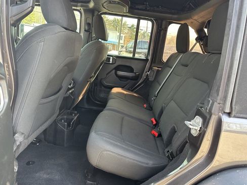 Used 2018 Jeep Wrangler Unlimited Sport S AWD/4WD image 33