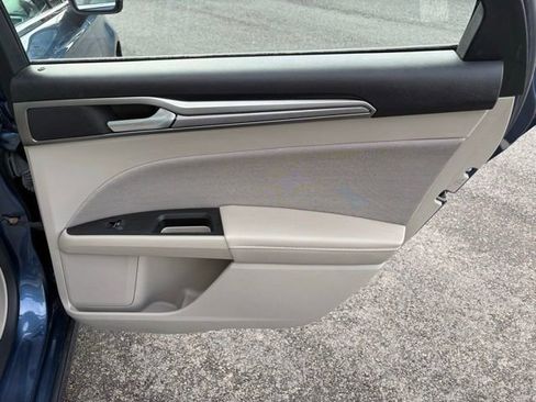 Used 2019 Ford Fusion SE image 34