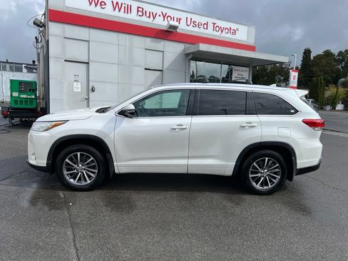 Used 2017 Toyota Highlander XLE AWD/4WD image 7