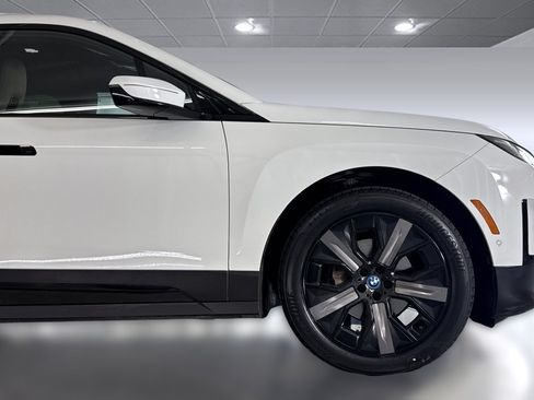 Used 2024 BMW iX xDrive50 AWD/4WD image 37