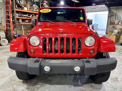 Used 2013 Jeep Wrangler Unlimited Sahara AWD/4WD image 2
