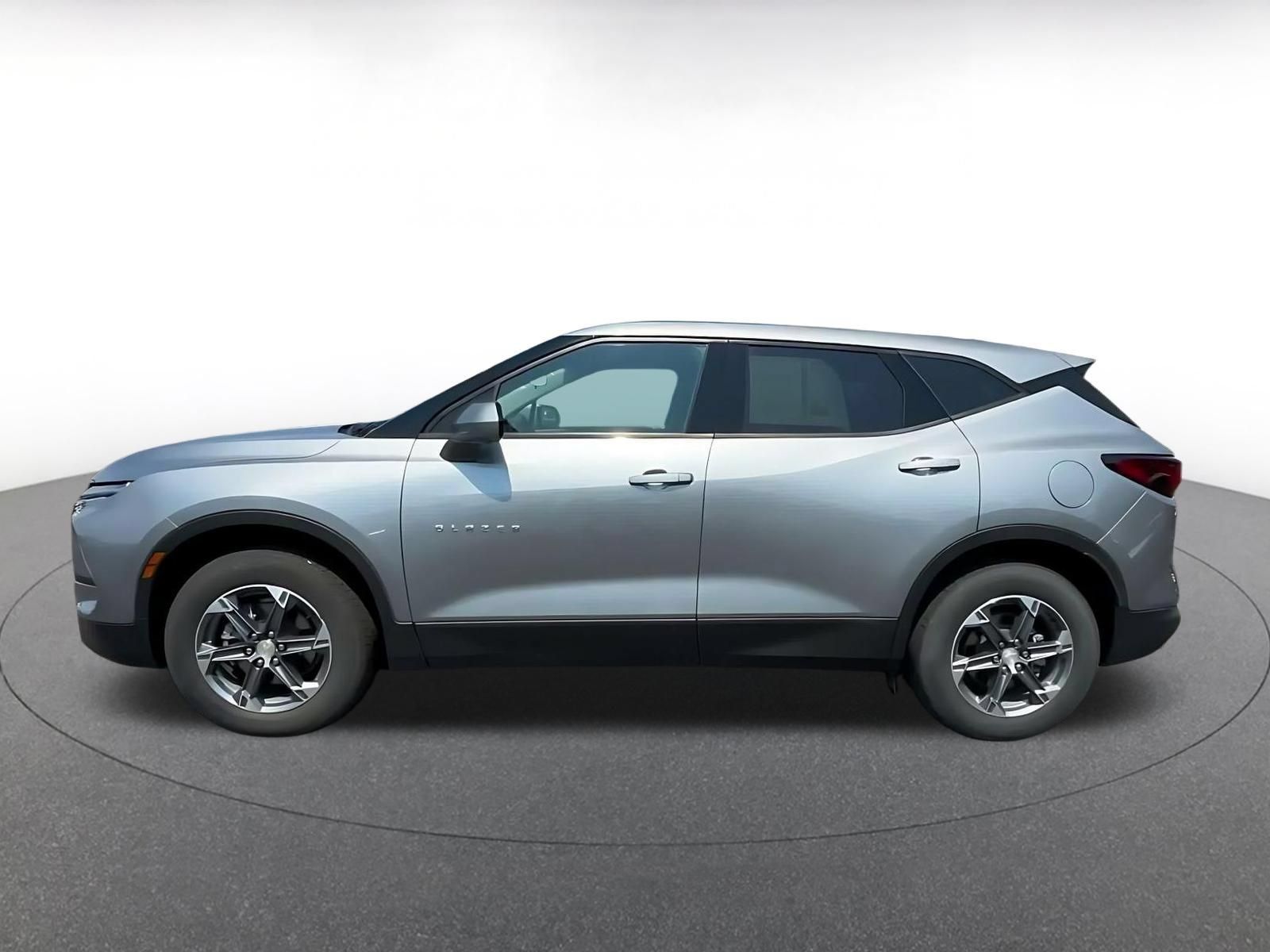 Used 2025 Chevrolet Blazer LT FWD image 8