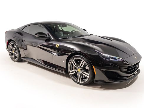 Used 2019 Ferrari Portofino RWD image 9