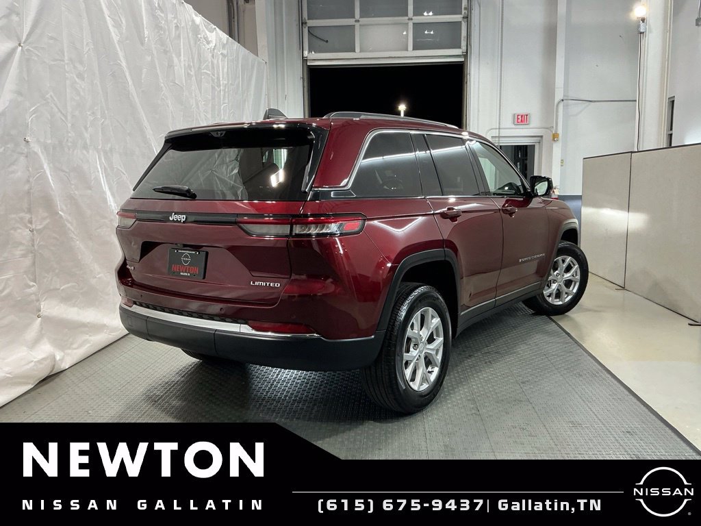 Used 2023 Jeep Grand Cherokee Limited w/ Luxury Tech Group II AWD/4WD image 32