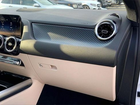 Used 2025 Mercedes-Benz GLA 250 4MATIC image 14