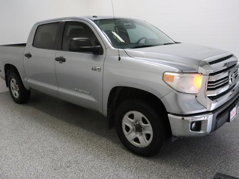 Used 2017 Toyota Tundra SR5 w/ SR5 Upgrade Package AWD/4WD image 4