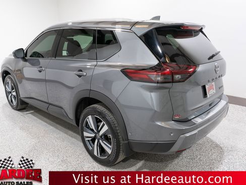 Used 2024 Nissan Rogue SL image 3