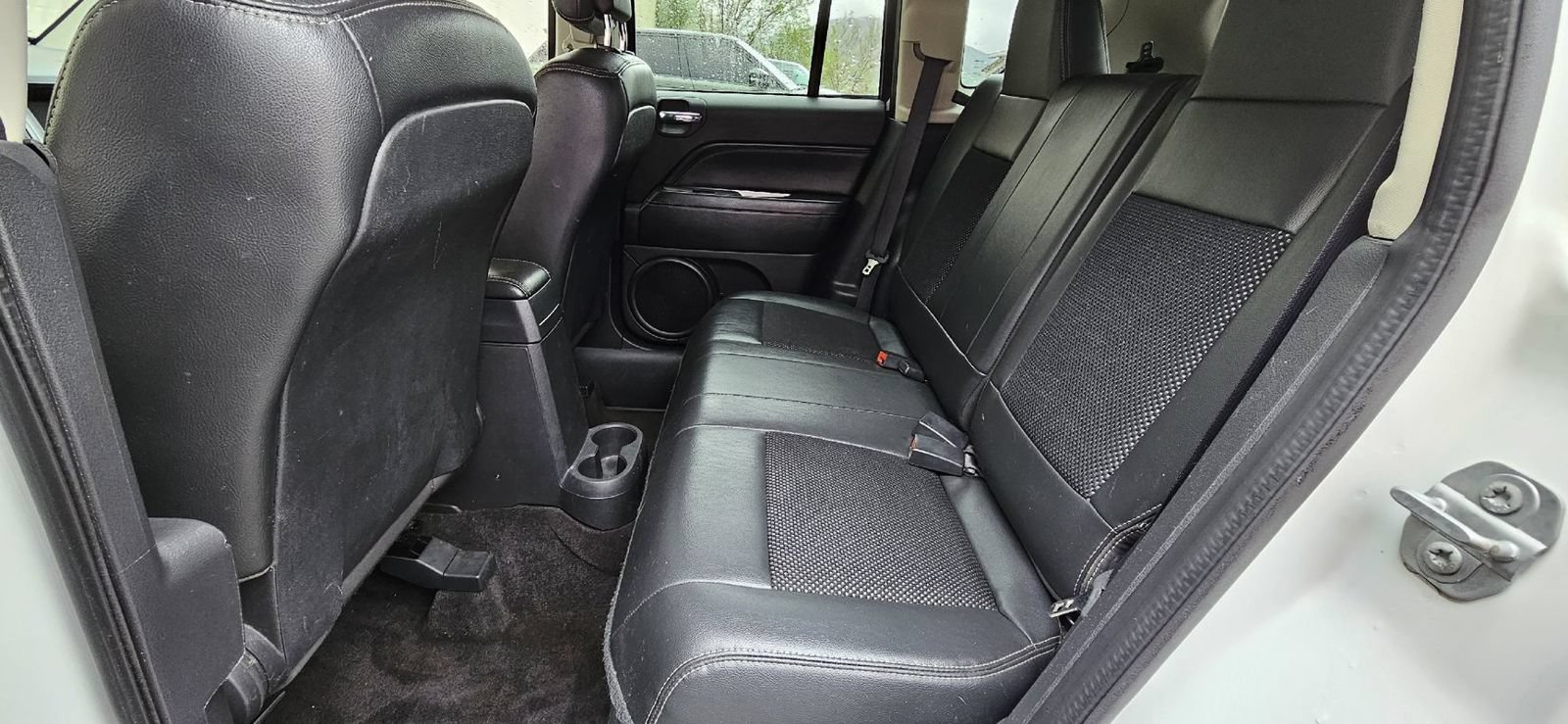 Used 2017 Jeep Compass Latitude FWD image 11