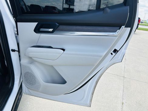 Used 2026 GMC Terrain Denali AWD/4WD image 33