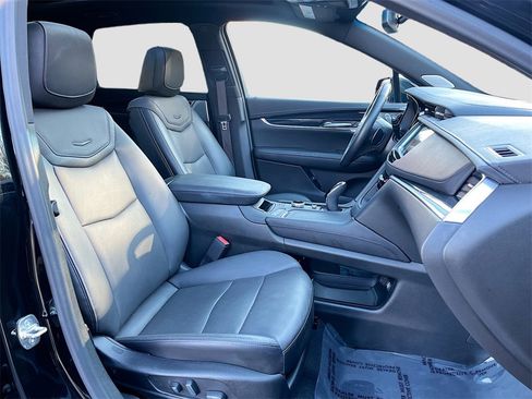 Certified 2025 Cadillac XT5 Premium Luxury image 29