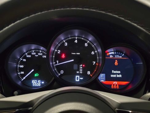 Used 2024 Porsche Macan image 27