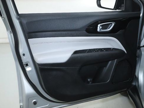 Used 2025 Jeep Compass Limited AWD/4WD image 15