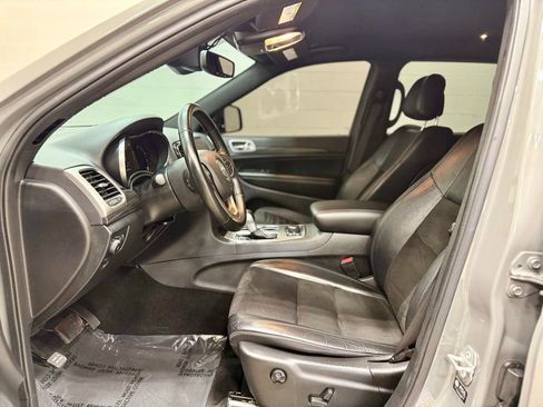 Used 2022 Jeep Grand Cherokee Laredo X image 30