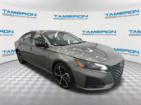 Used 2025 Nissan Altima 2.5 SR FWD image 7