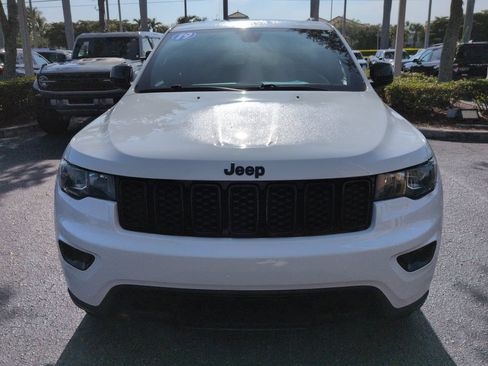 Used 2019 Jeep Grand Cherokee Laredo AWD/4WD image 9