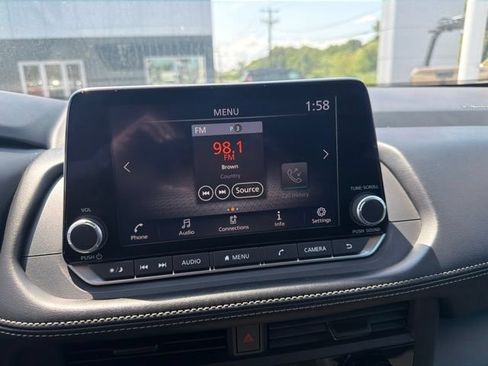 Used 2024 Nissan Rogue S AWD/4WD image 14