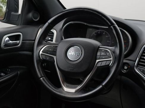 Used 2020 Jeep Grand Cherokee Laredo AWD/4WD image 19