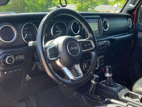 Used 2021 Jeep Wrangler Unlimited Sahara w/ Cold Weather Group AWD/4WD image 10