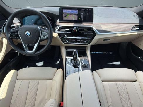 Used 2023 BMW 530i w/ Convenience Package RWD image 16