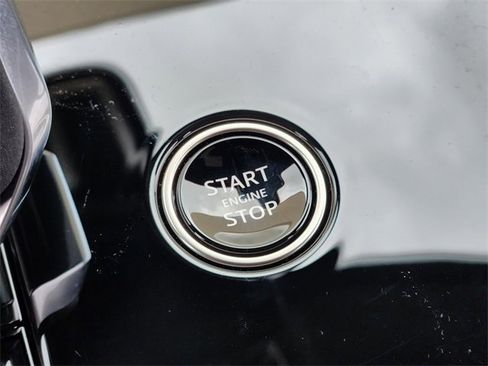 Used 2025 Land Rover Range Rover Sport image 20