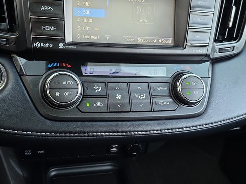 Used 2018 Toyota RAV4 XLE w/ Plus Extra Value Package image 20