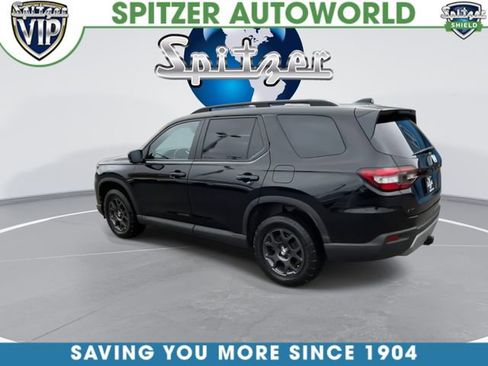 Used 2025 Honda Pilot TrailSport image 8