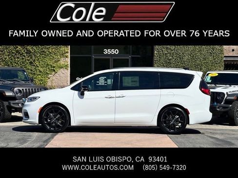 New 2026 Chrysler Pacifica Limited image 1