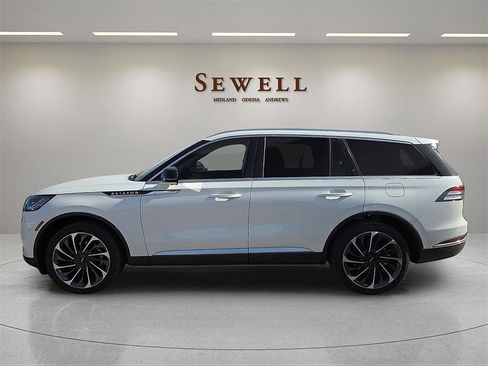 New 2026 Lincoln Aviator Reserve image 2